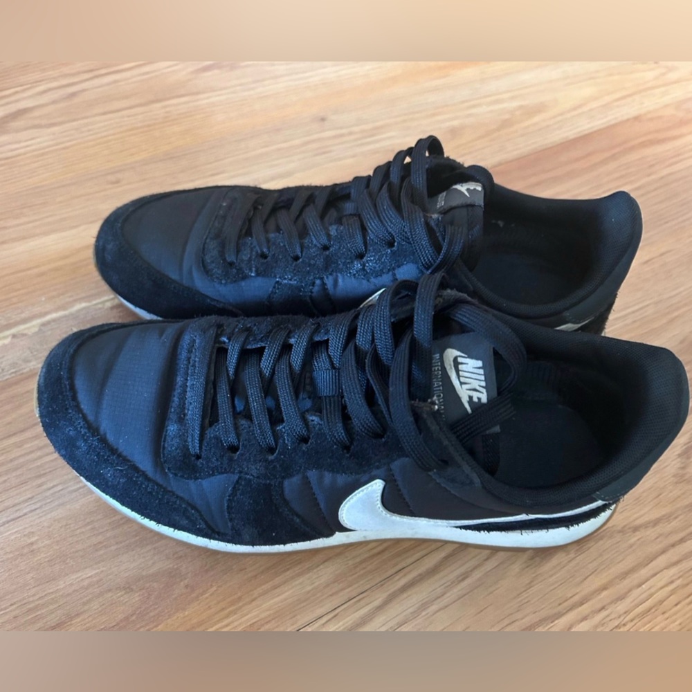 Women Nike internationalist snickers low 8